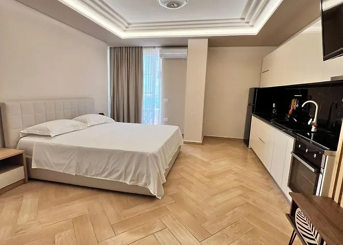 Fafa Deluxe * Golem (Tirana)